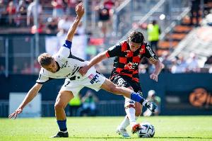 奎因单节21分5助攻0失误创历史，NBA此前仅詹姆斯等3人做到（奎因单节轰21分+5助攻零失误载入史册，NBA此前仅詹姆斯等三人曾达成）