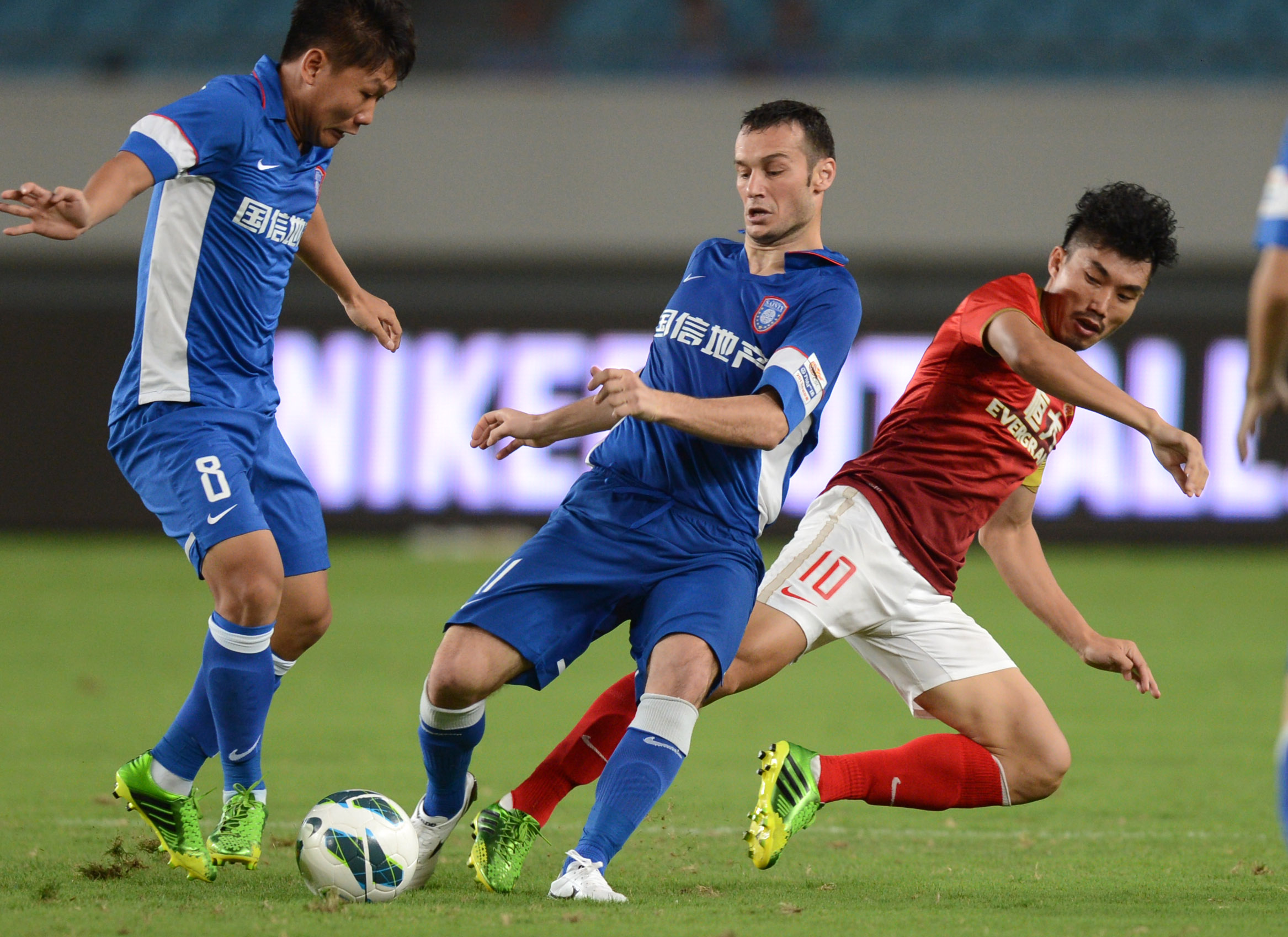 体操名将桑兰现状：瘫痪15年后嫁经纪人，婚后被丈夫和儿子宠上天（桑兰近况：经历15年瘫痪后与经纪人步入婚姻，如今获丈夫与儿子悉心守护）