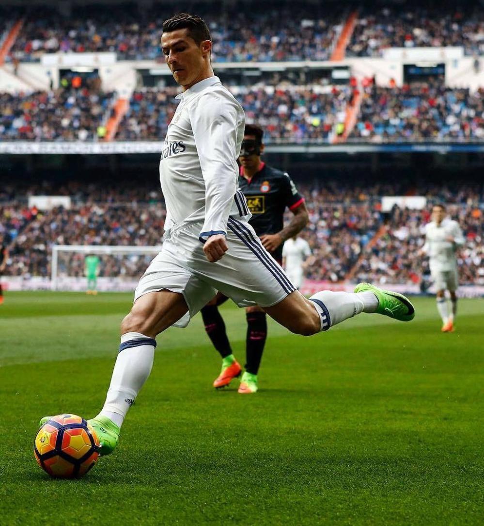 国米4‑0大胜科莫，一举登顶意甲积分榜（国米4球横扫科莫，强势登顶意甲榜首）