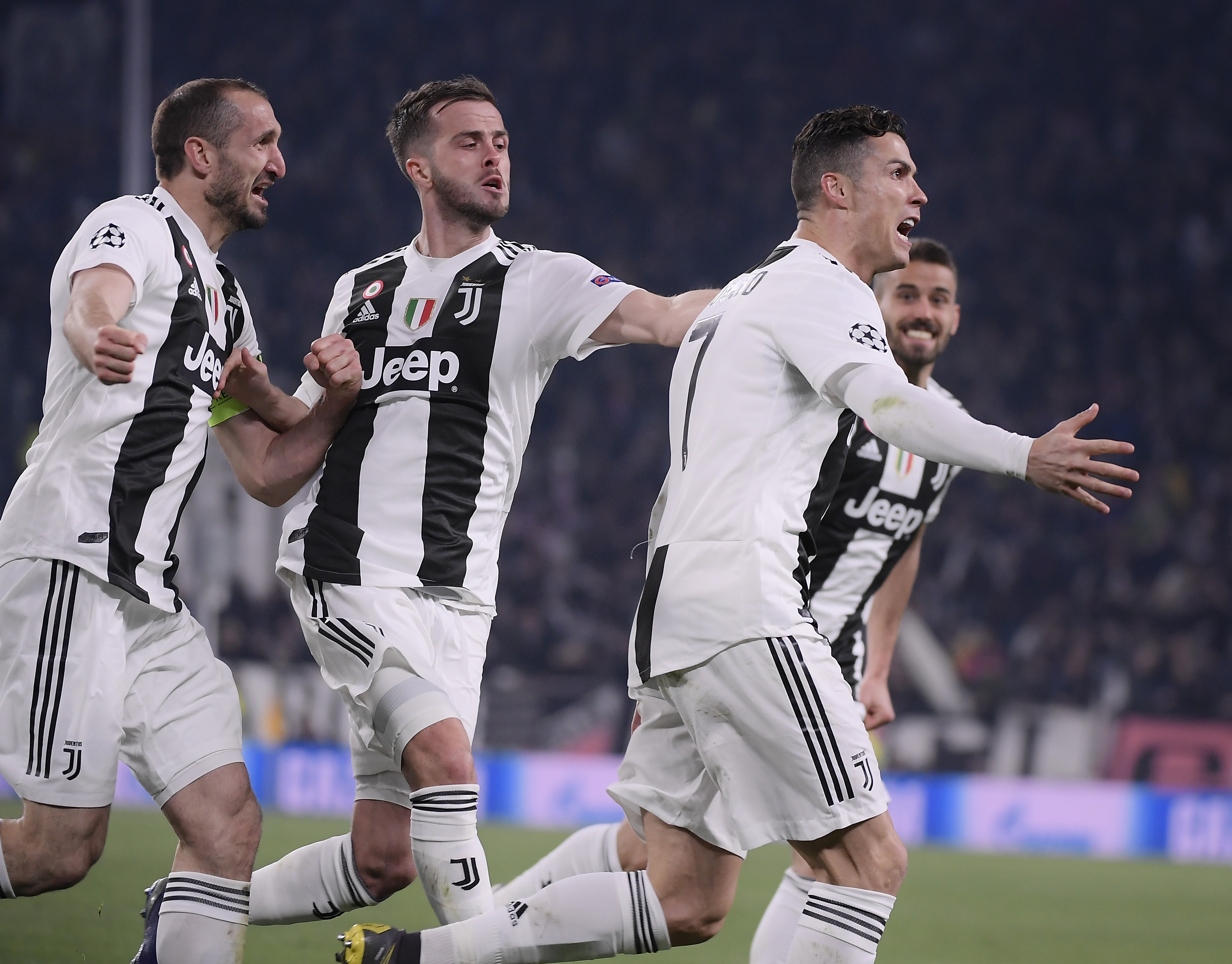 球队攻防效率榜位列前茅（球队攻防两端效率跻身前列）