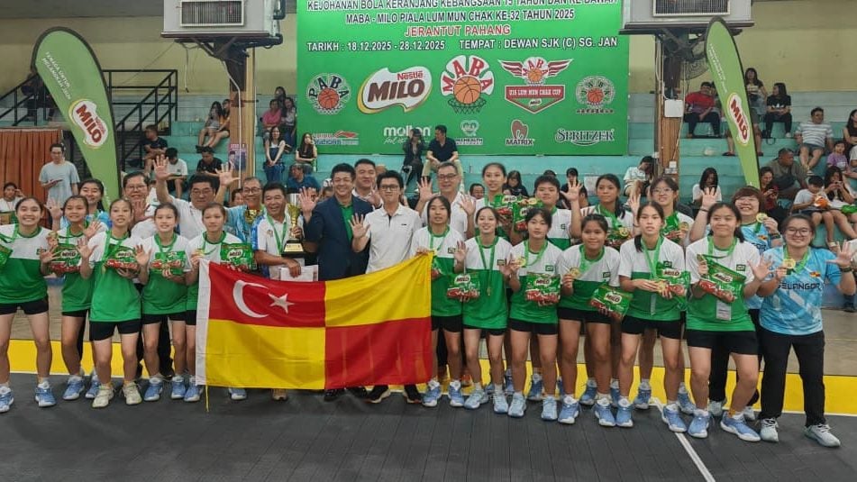 阿贾克斯客场4-2卡拉巴赫，格洛赫双响，多尔贝格、加埃建功（阿贾克斯客场4-2击退卡拉巴赫：格洛赫梅开二度，多尔贝格、加埃破门）